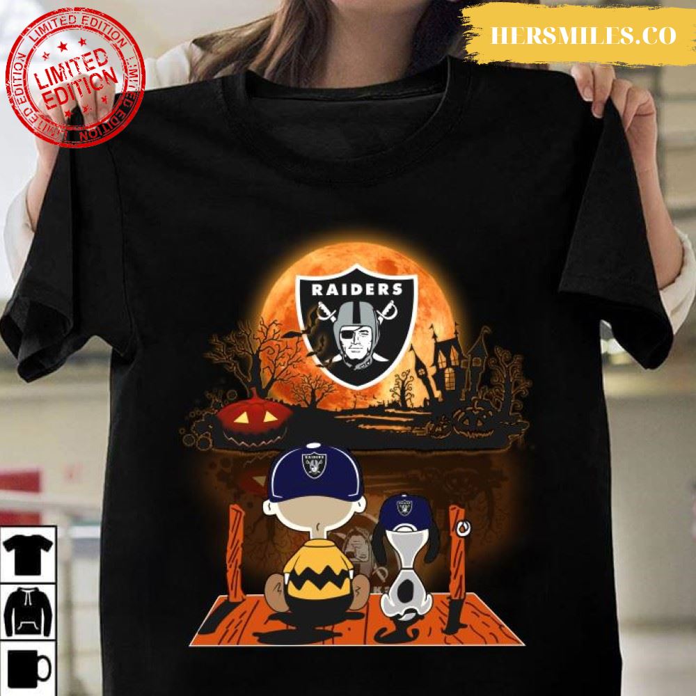 Charlie Brown And Snoopy Watching Oakland Raiders Halloween T-Shirt