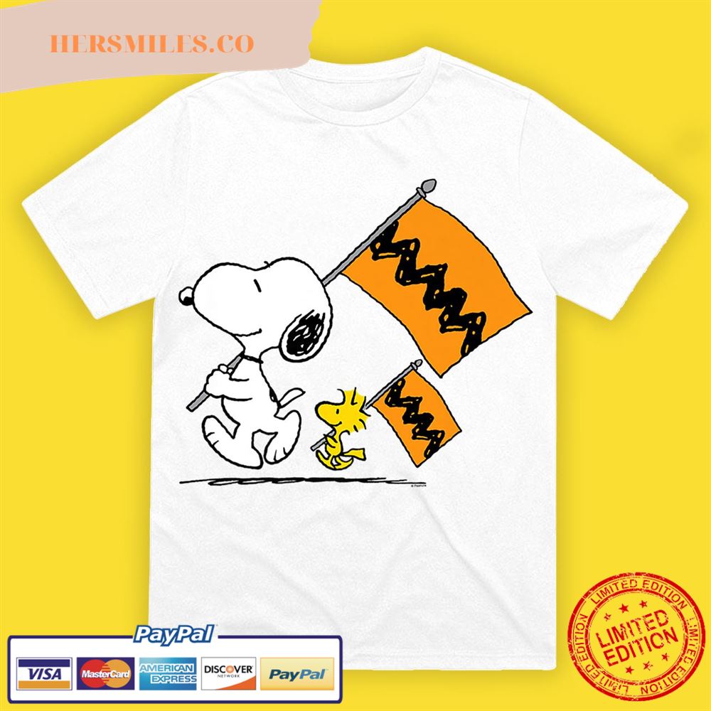 Peanuts Snoopy Charlie Brown Flags Premium T-Shirt