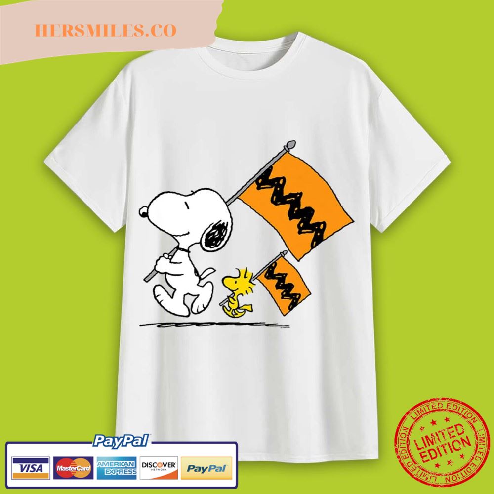Peanuts Snoopy Charlie Brown Flags Premium T-Shirt